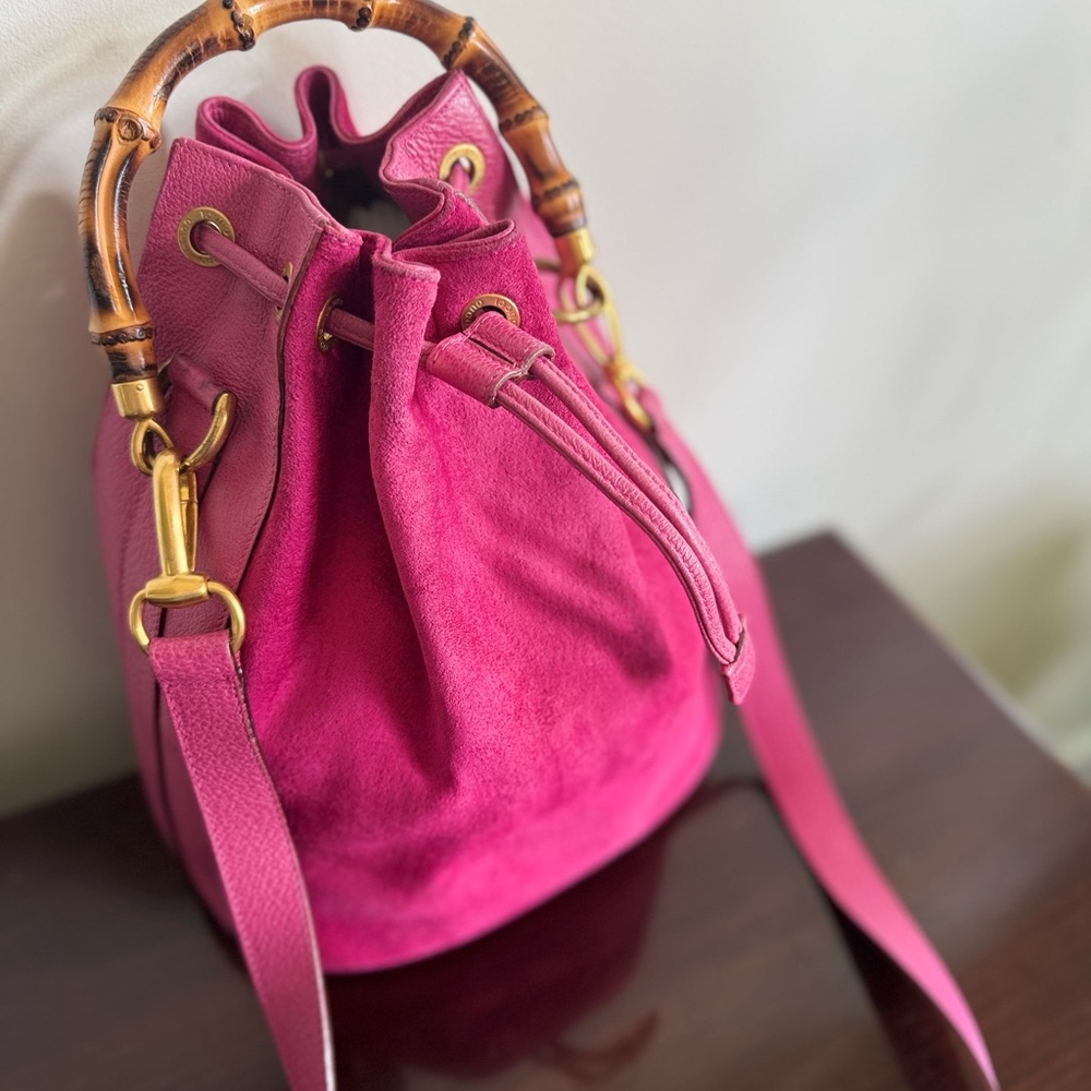 GUCCI Pink Suede Bucket Bag with Bamboo Handle